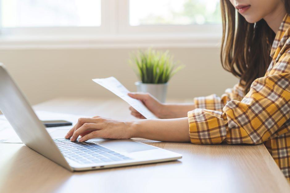 ¿Puede una empresa revisar el correo de un trabajador?